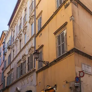 Apartment Domus Lupae -live In The Heart Of, Rome
